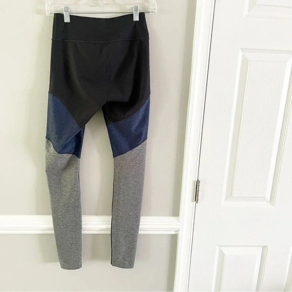 NWOT Outdoor Voices Spring Tri-Tone Color-block Blue 7/8 Leggings - Picture 2 of 4